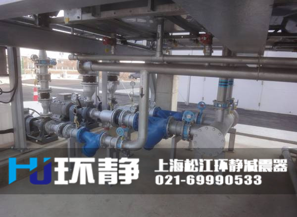 <a href=http://www.lakehousenc.com target=_blank class=infotextkey>可曲撓橡膠接頭</a>運行車間